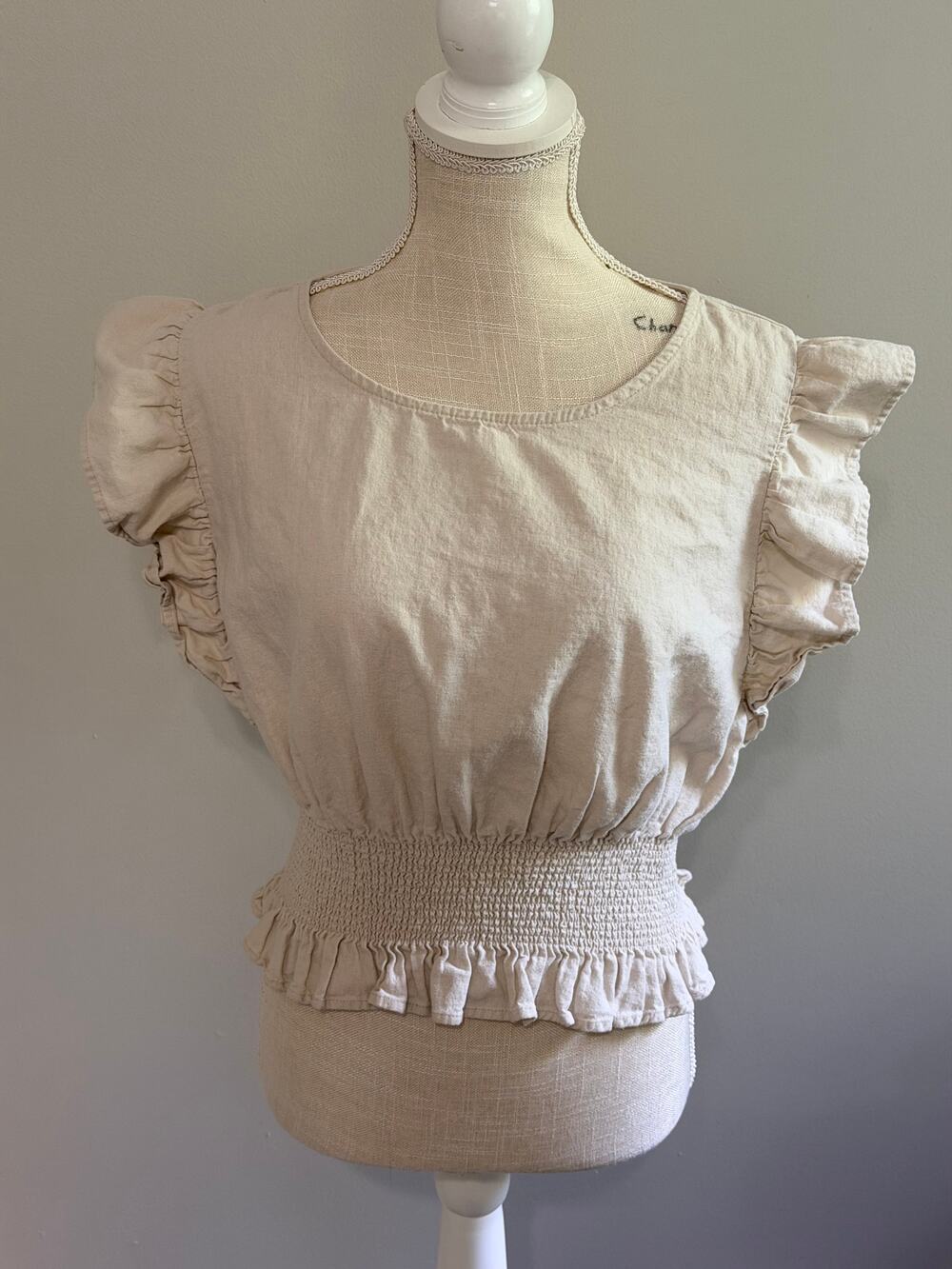 Cupcakes & Cashmere Beige Linen Blend Flutter Sleeve Top W/ Smocked Waist L
